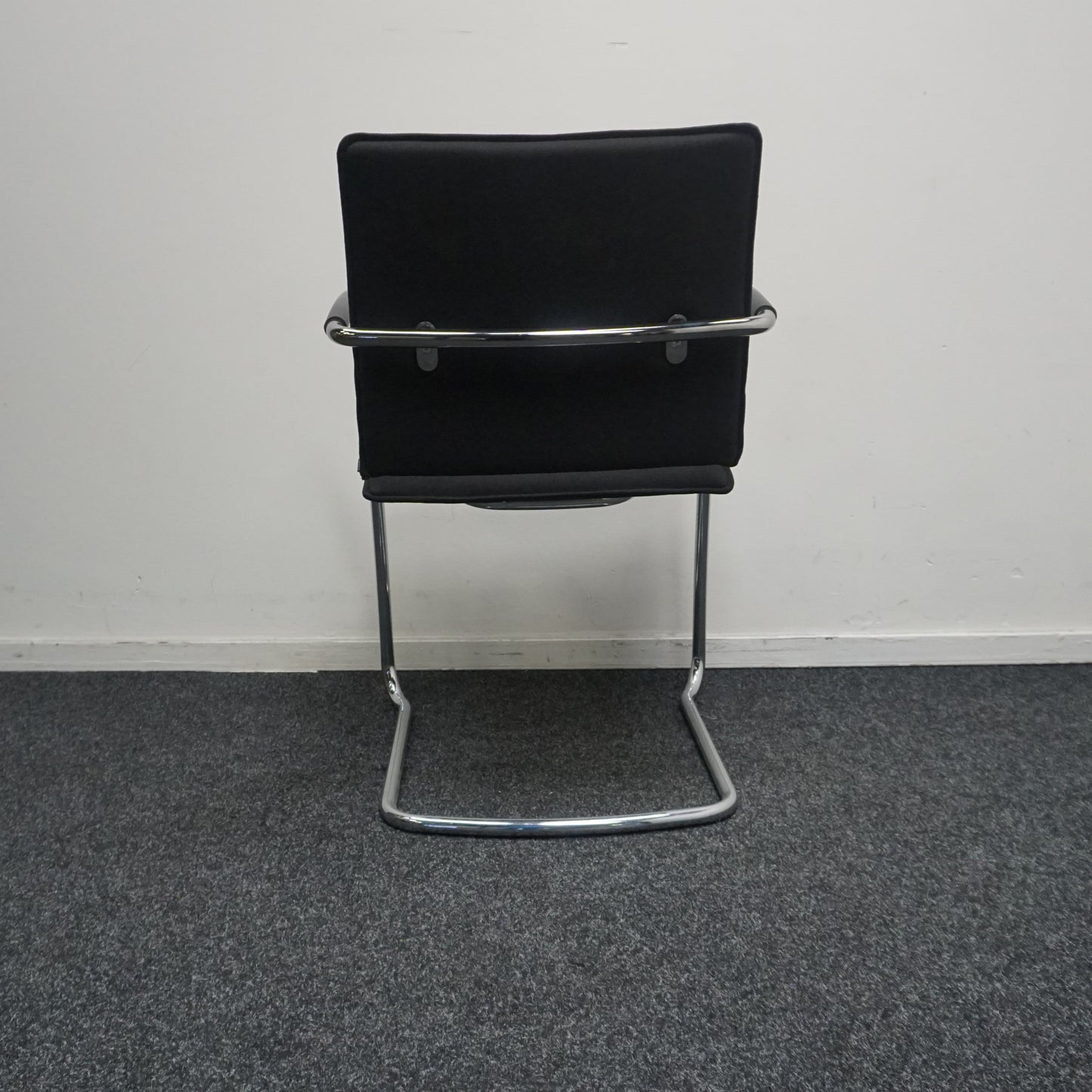 Kembo Vergaderstoel | Zwart / Chroom | Stapelbaar