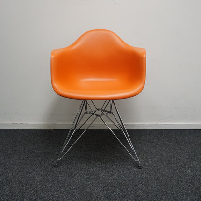 Vitra Eames DAR Design Stoel | Oranje