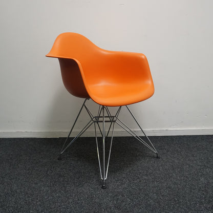 Vitra Eames DAR Design Stoel | Oranje