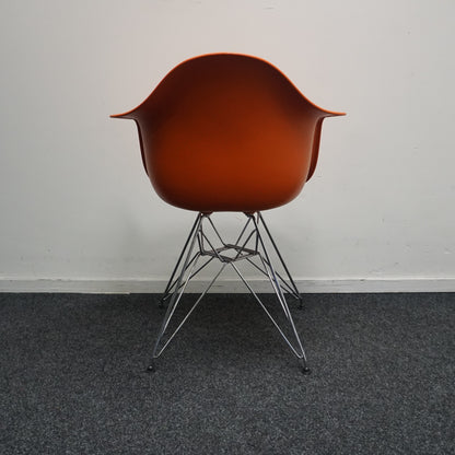 Vitra Eames DAR Design Stoel | Oranje