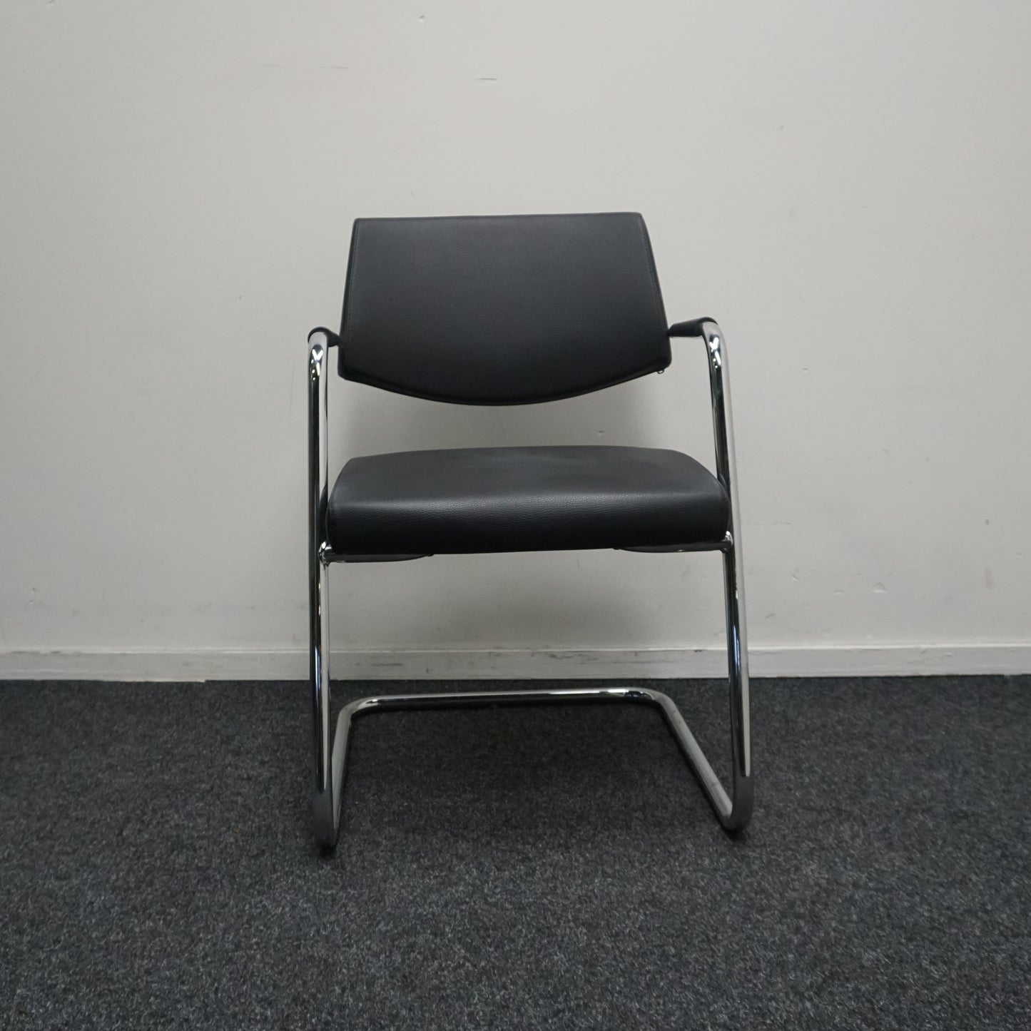 Sitland Vergaderstoel | Zwart / Chroom | Skai