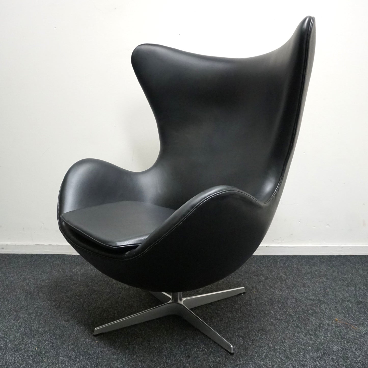 Fritz Hansen Egg Chair Design Fauteuil | Zwart Leer | Nieuwe stof