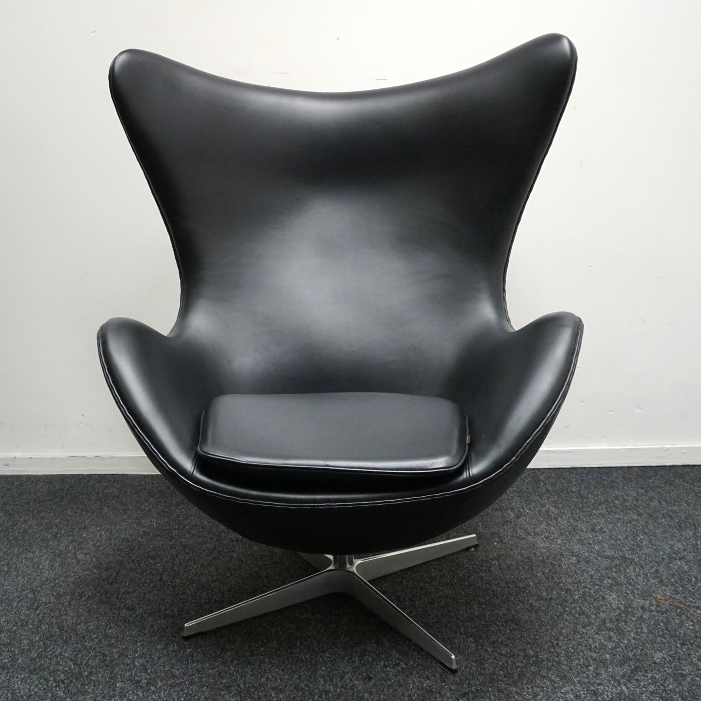 Fritz Hansen Egg Chair Design Fauteuil | Zwart Leer | Nieuwe stof