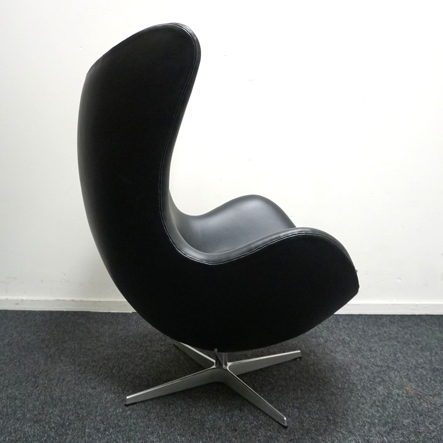 Fritz Hansen Egg Chair Design Fauteuil | Zwart Leer | Nieuwe stof