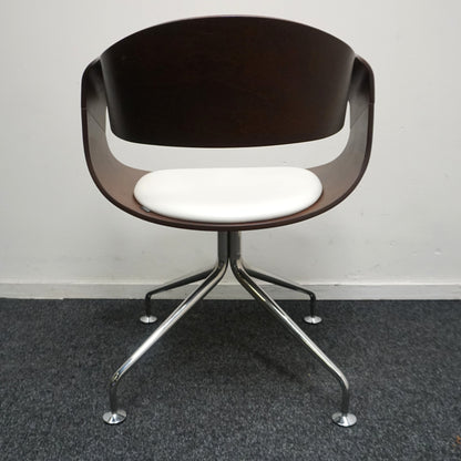 Vepa Embrace Design Stoel | Donkerbruin hout | Wit Leer