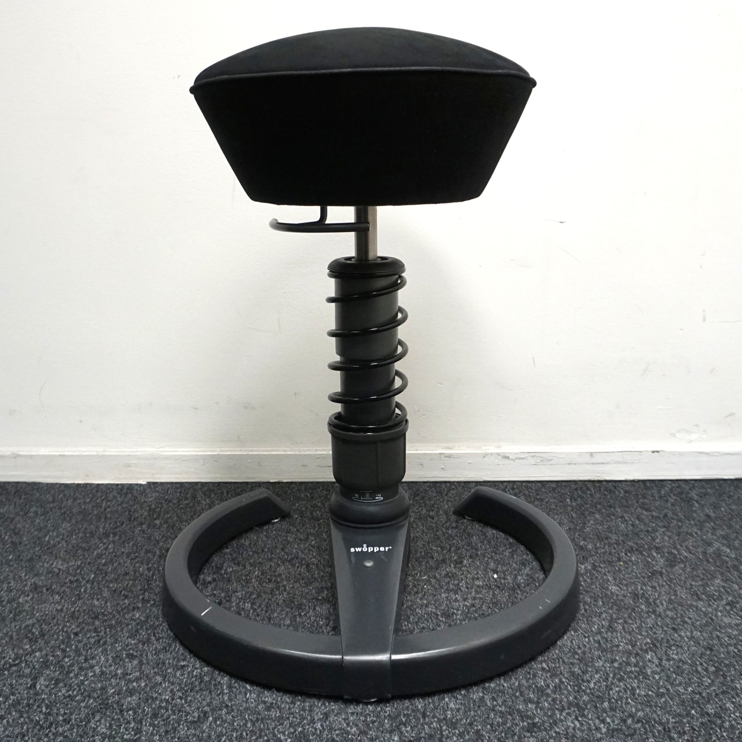 Aeris Swopper Classic Design Kruk | Balans Kruk | Vast | Zwart