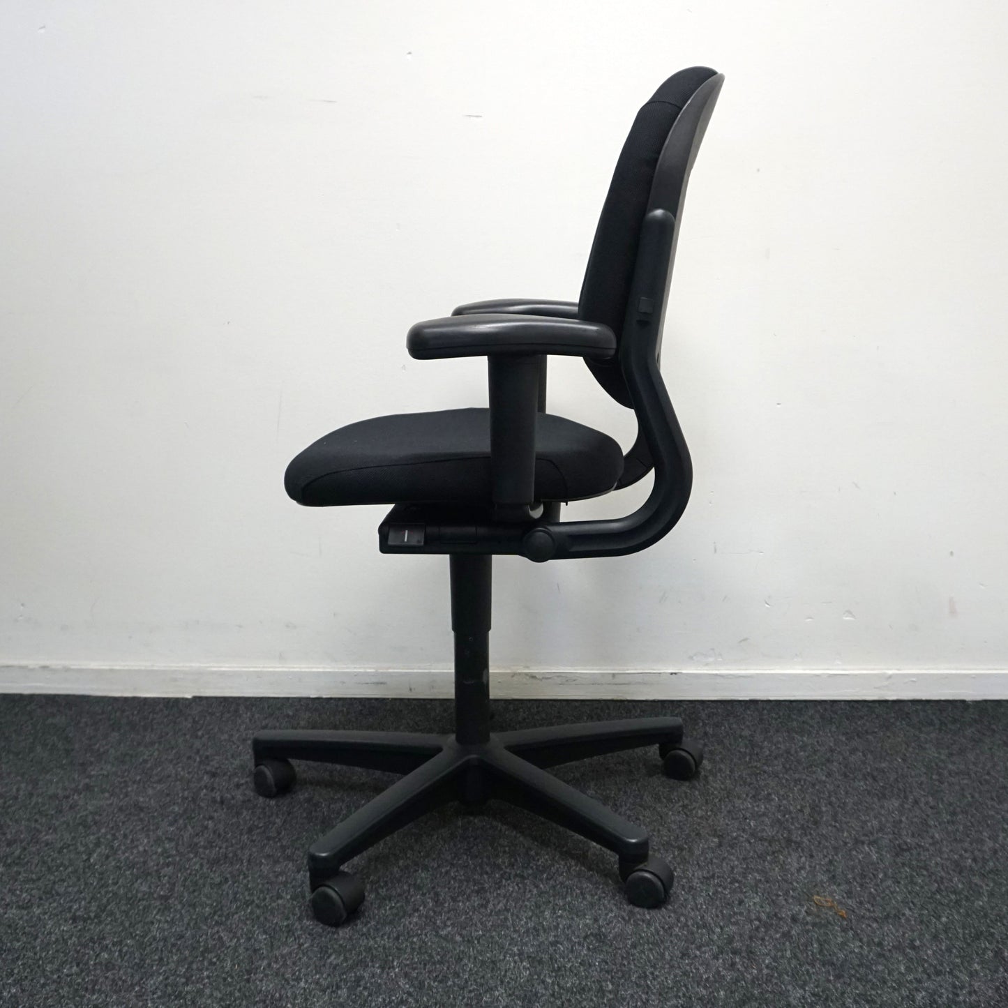 Ahrend 220 Bureaustoel | Nieuw Gestoffeerd | Zwart | 3D Pads