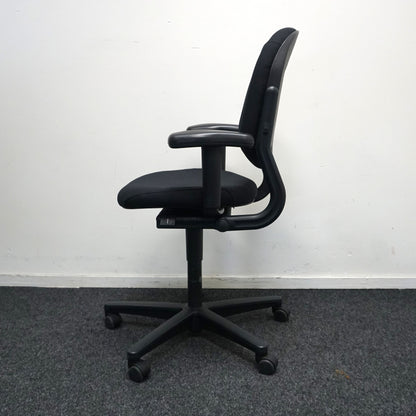 Ahrend 220 Bureaustoel | Nieuw Gestoffeerd | Zwart | 3D Pads