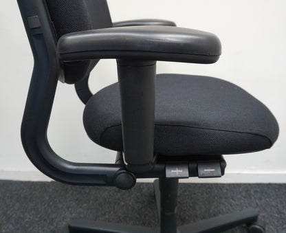 Ahrend 220 Bureaustoel | Nieuw Gestoffeerd | Zwart | 3D Pads