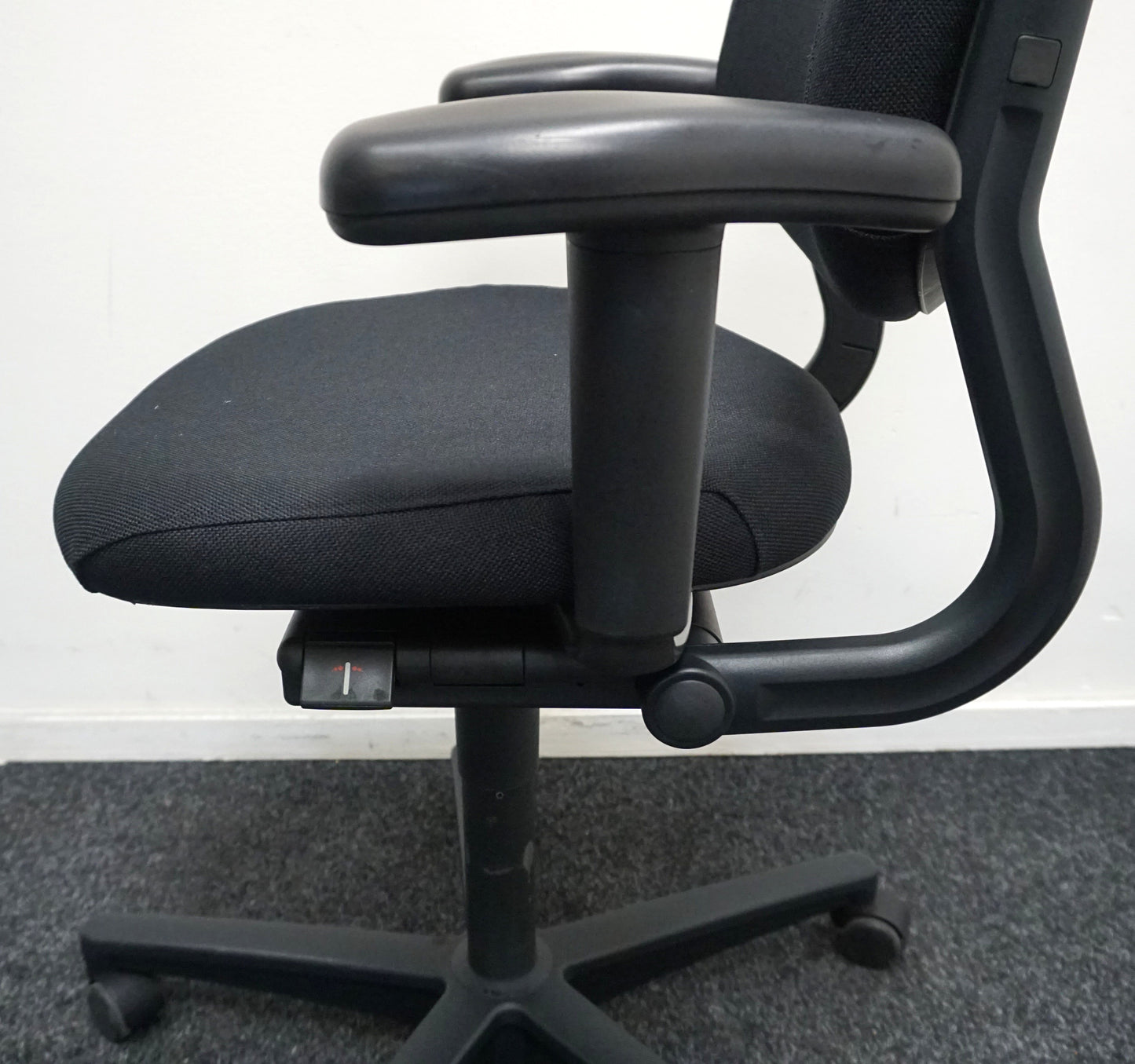 Ahrend 220 Bureaustoel | Nieuw Gestoffeerd | Zwart | 3D Pads