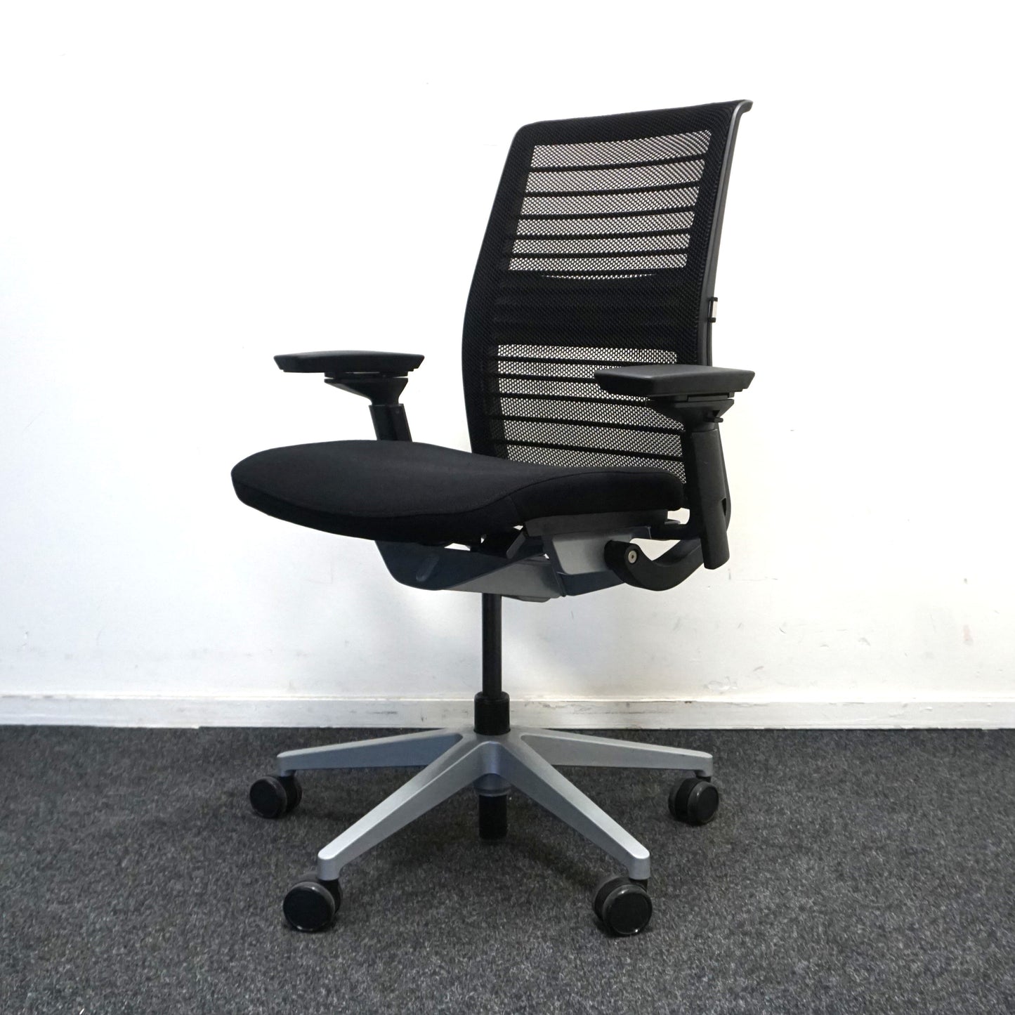 Steelcase Think V2 Bureaustoel | Ergonomisch | Zwart