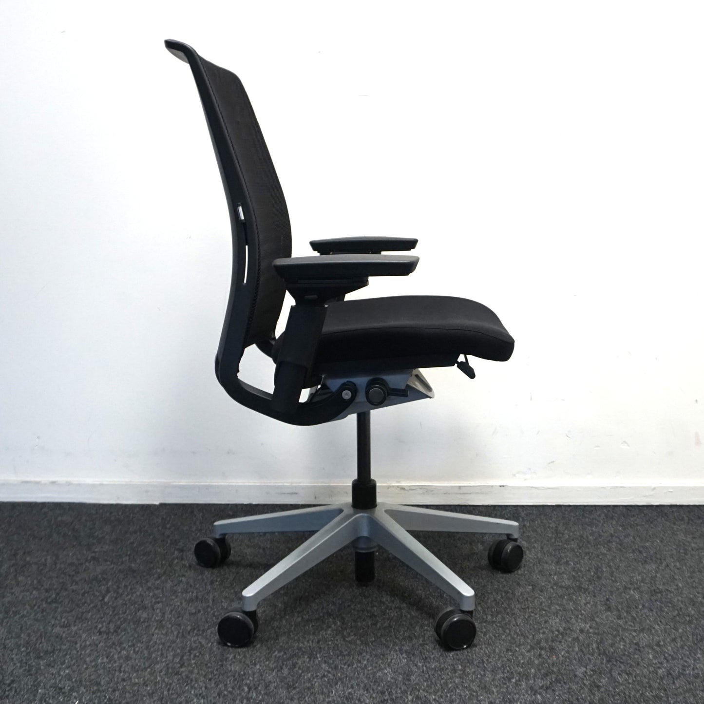 Steelcase Think V2 Bureaustoel | Ergonomisch | Zwart