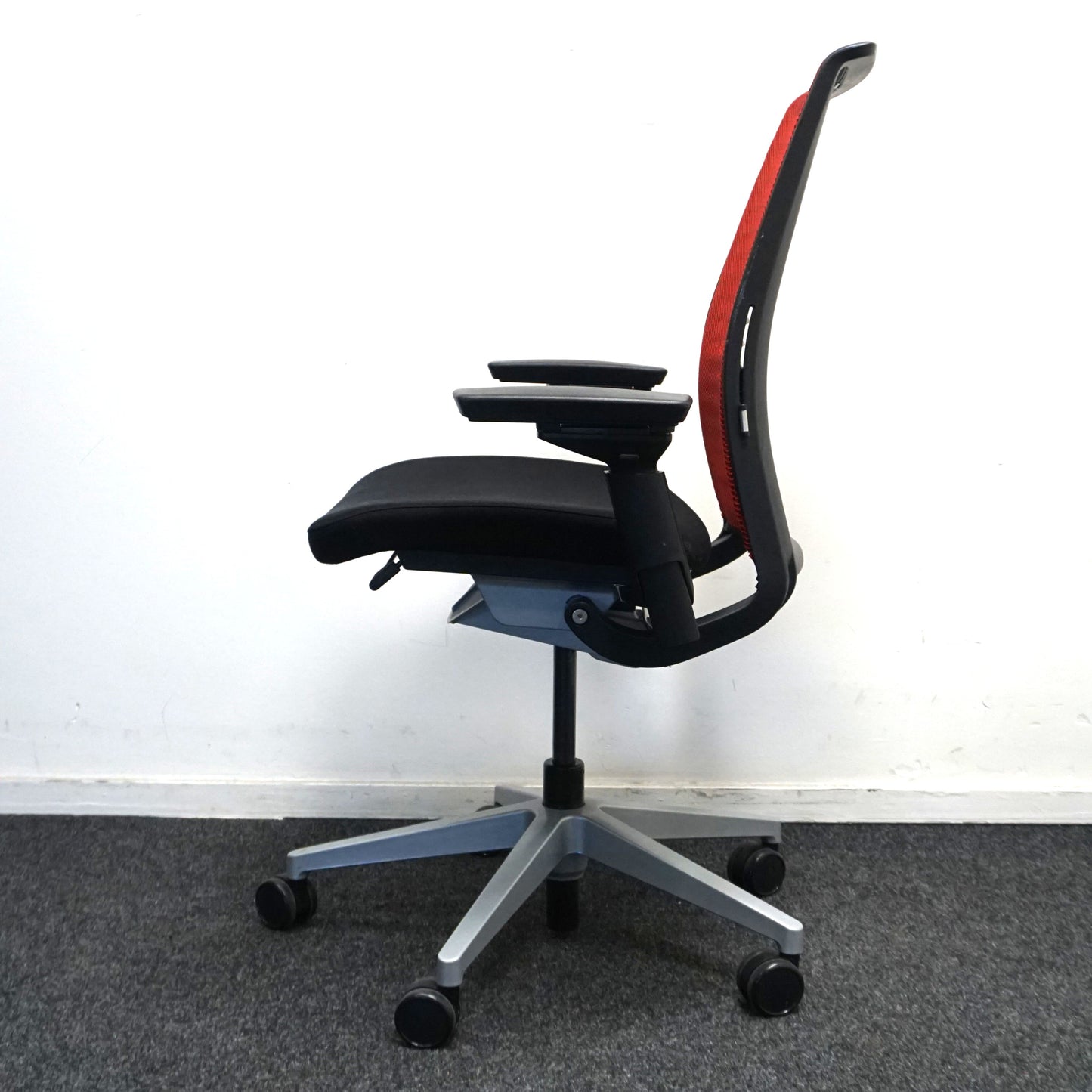 Steelcase Think V2 Bureaustoel | Ergonomisch | Rood