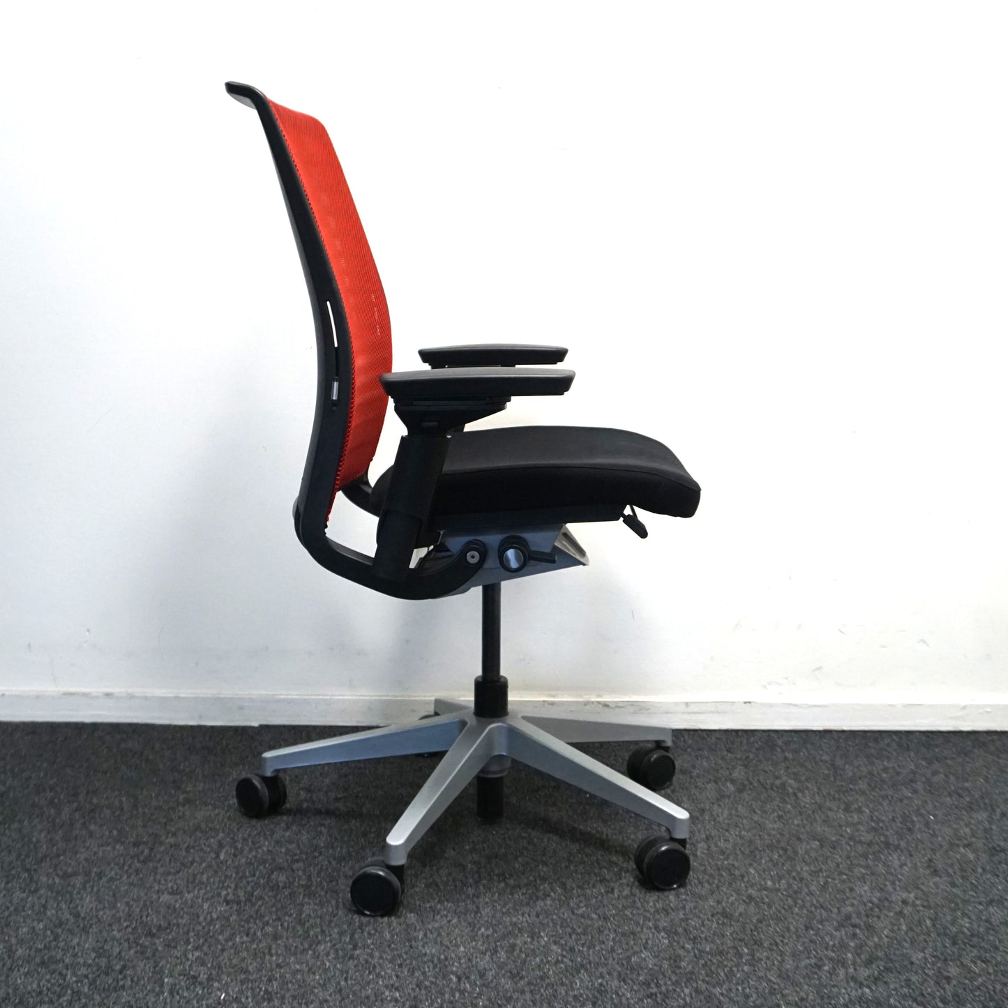 Steelcase Think V2 Bureaustoel | Ergonomisch | Rood