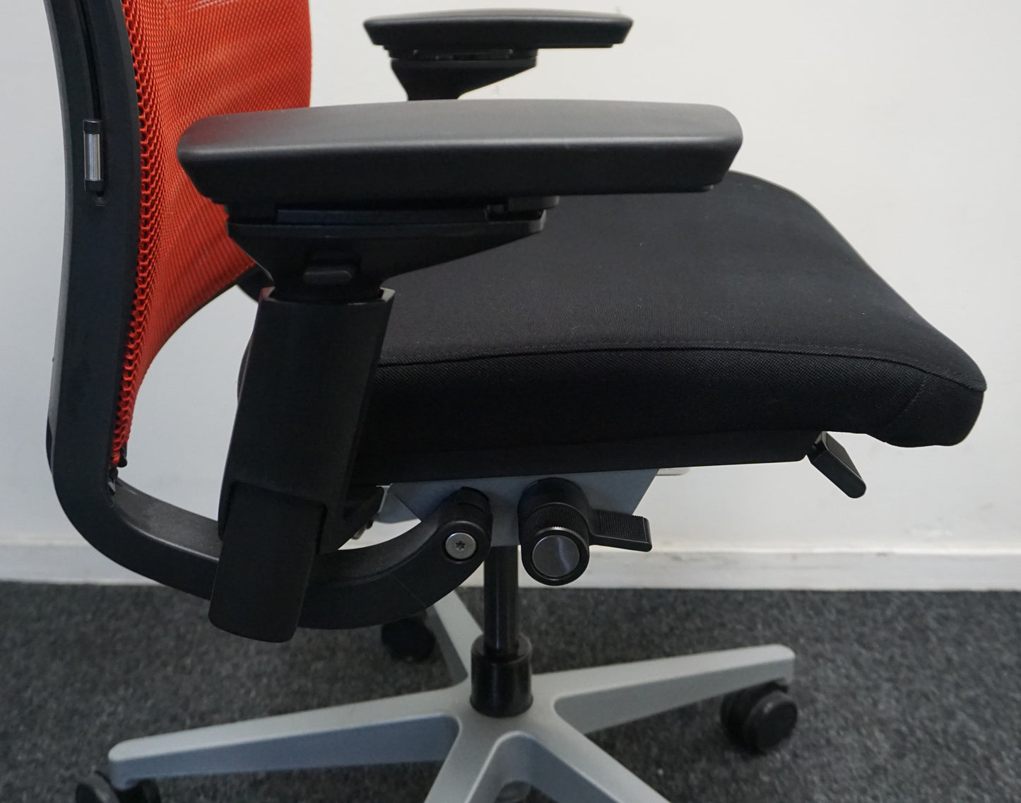 Steelcase Think V2 Bureaustoel | Ergonomisch | Rood