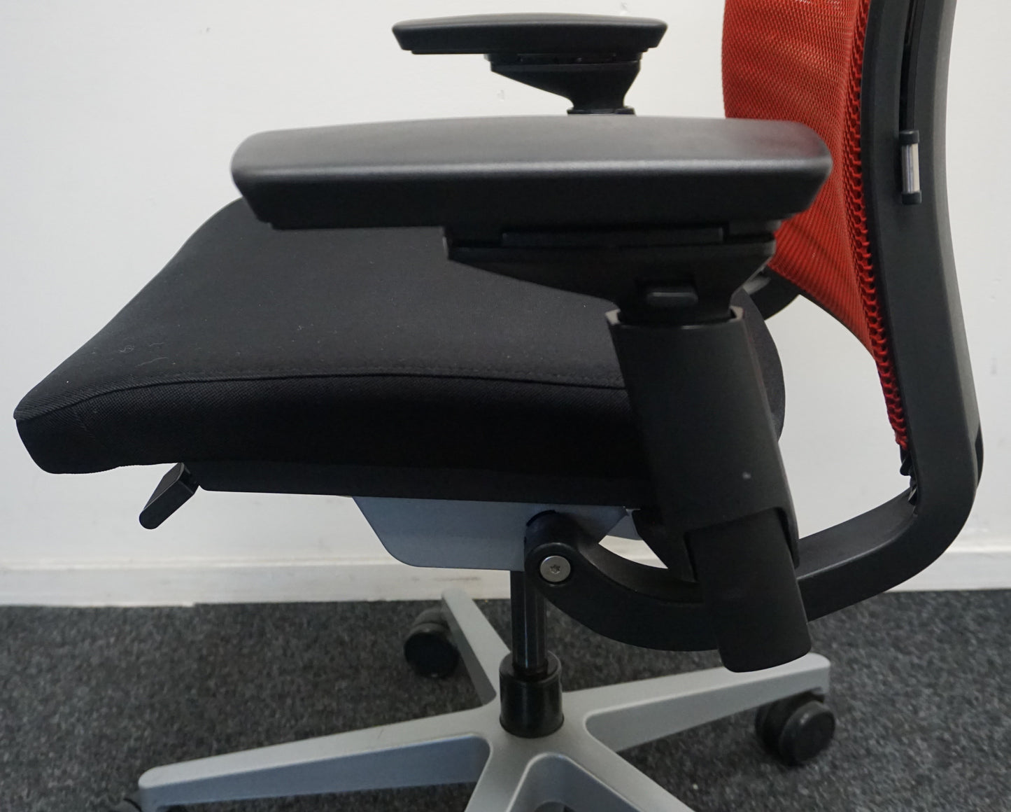 Steelcase Think V2 Bureaustoel | Ergonomisch | Rood