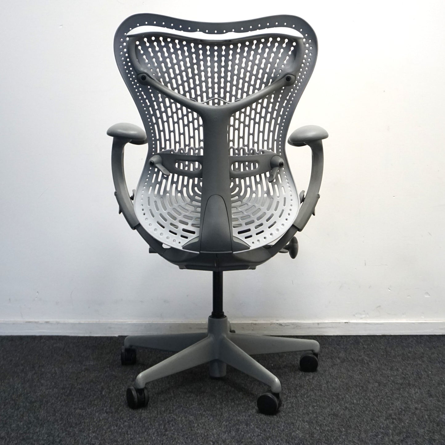 Herman Miller Mirra 1 Bureaustoel | Grijs / Lichtgrijs | met Kledinghanger