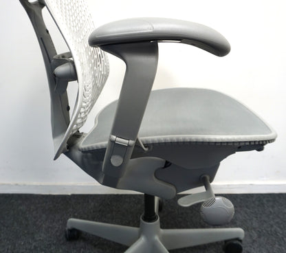 Herman Miller Mirra 1 Bureaustoel | Grijs / Lichtgrijs | met Kledinghanger