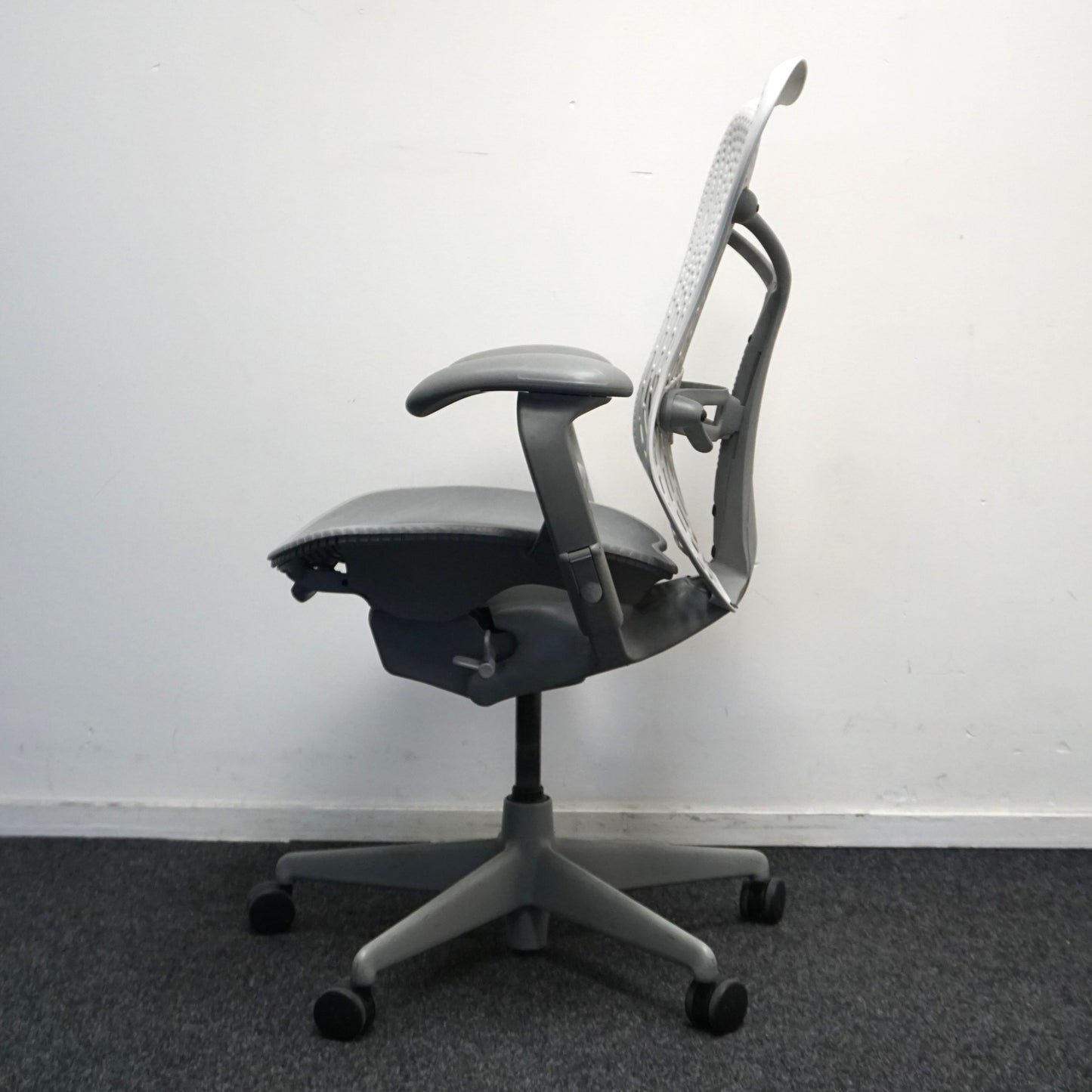 Herman Miller Mirra 1 Bureaustoel | Grijs / Lichtgrijs