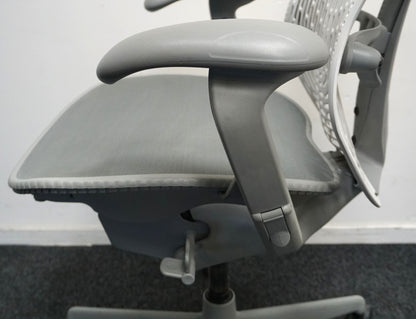 Herman Miller Mirra 1 Bureaustoel | Grijs / Lichtgrijs
