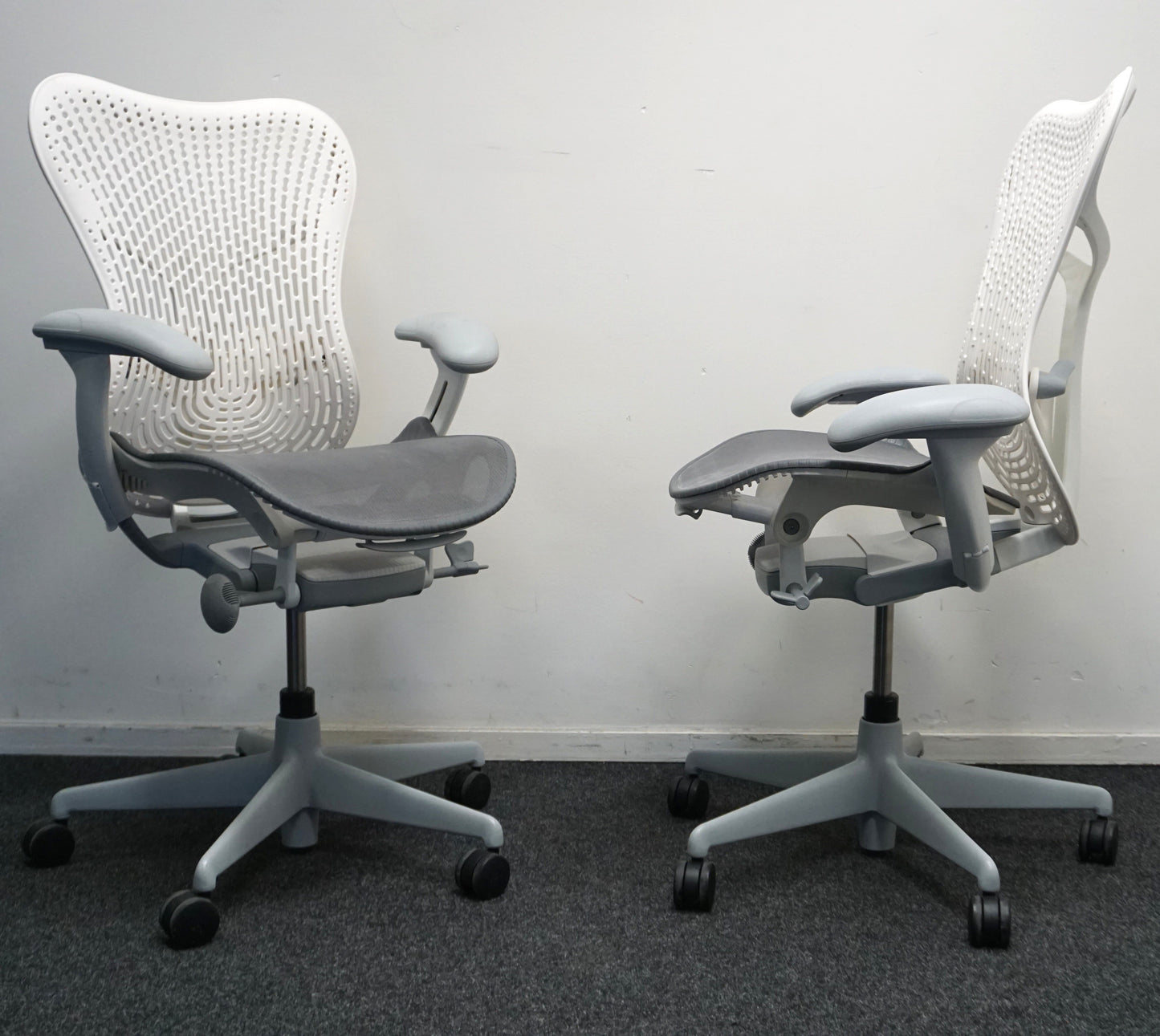 Herman Miller Mirra 2 Bureaustoel | Wit / Lichtgrijs