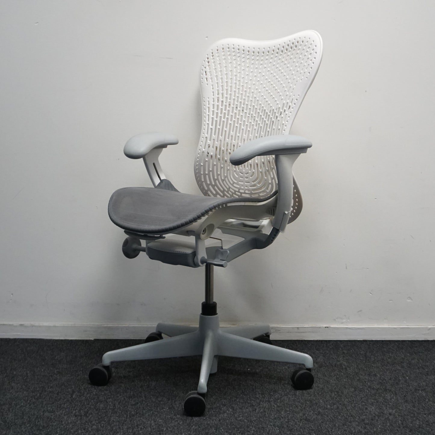 Herman Miller Mirra 2 Bureaustoel | Wit / Lichtgrijs