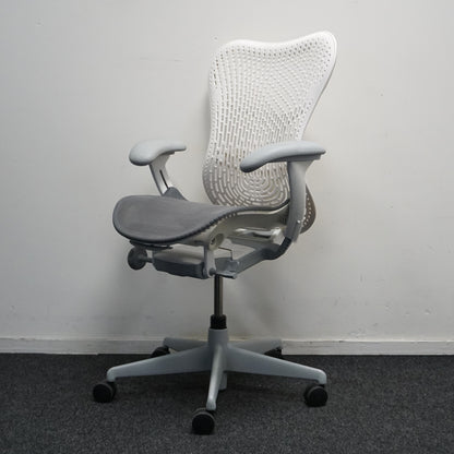 Herman Miller Mirra 2 Bureaustoel | Wit / Lichtgrijs