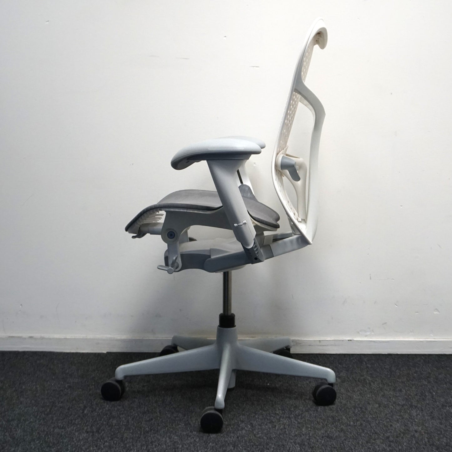 Herman Miller Mirra 2 Bureaustoel | Wit / Lichtgrijs