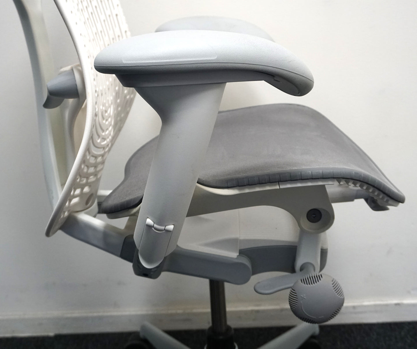 Herman Miller Mirra 2 Bureaustoel | Wit / Lichtgrijs