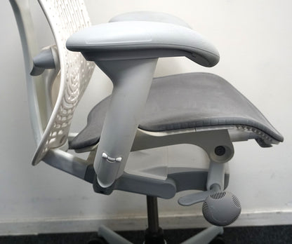 Herman Miller Mirra 2 Bureaustoel | Wit / Lichtgrijs