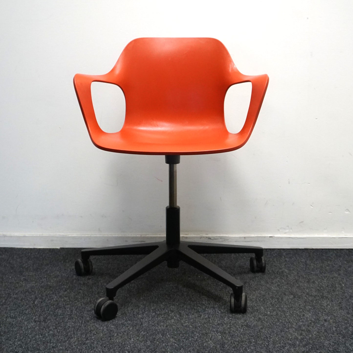 Vitra Hal Armchair Design Stoel | Verrijdbaar | Rood
