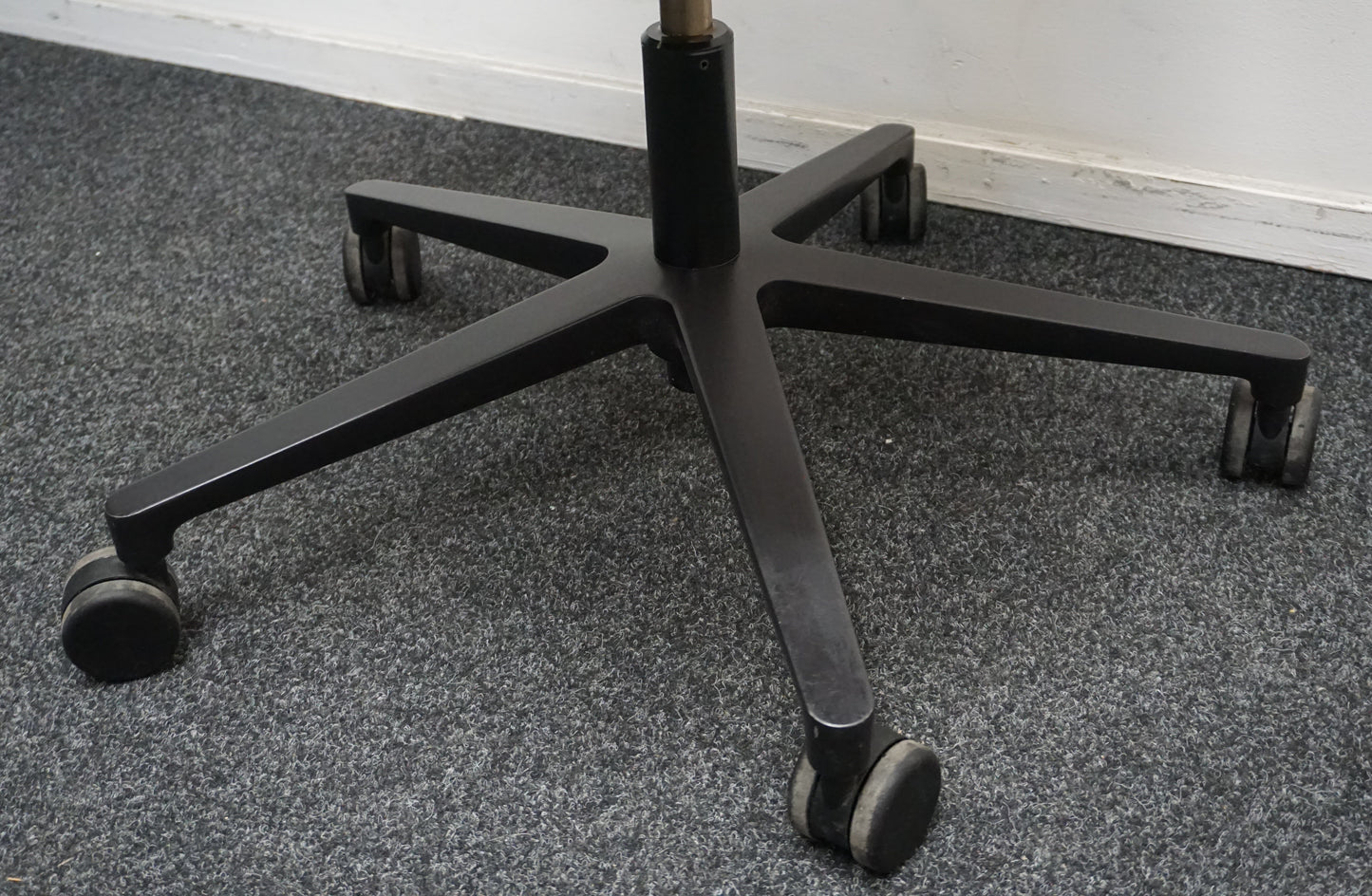 Vitra Hal Armchair Design Stoel | Verrijdbaar | Rood