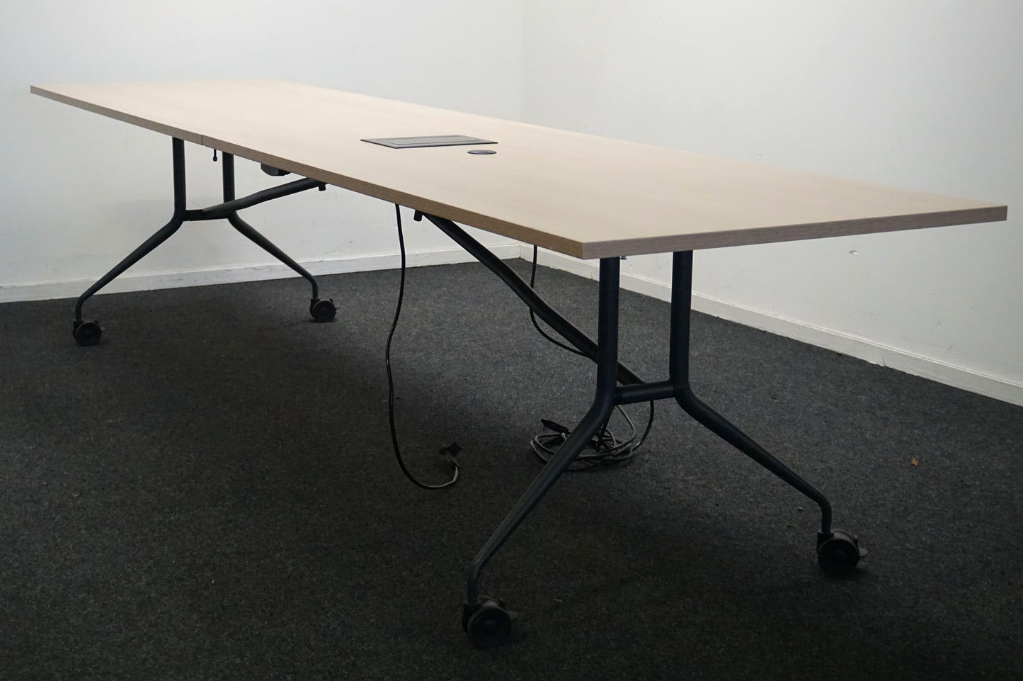 Mara Klaptafel Verrijdbaar | 320 x 80 cm | Midden eiken | Kabeldoorvoer