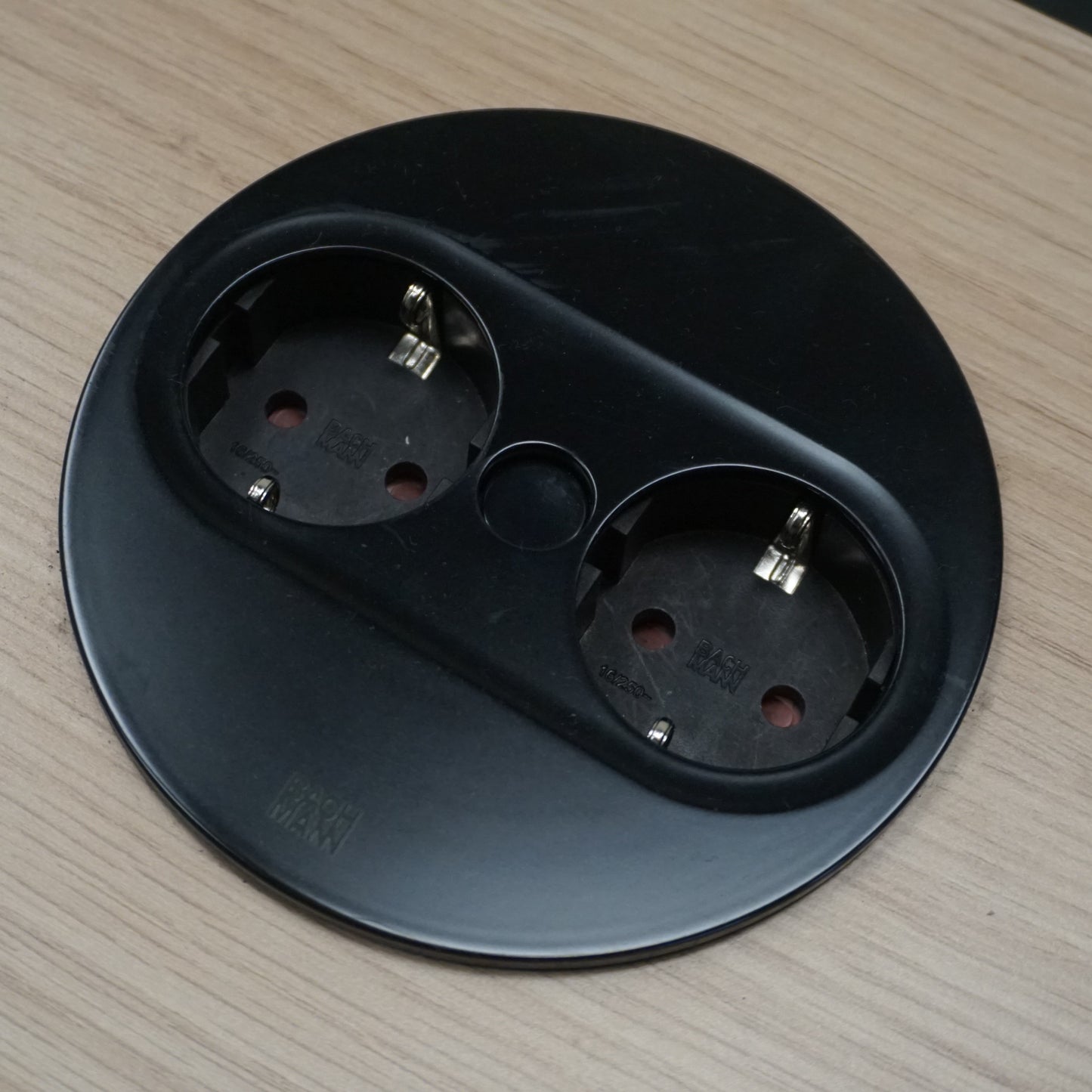 Mara Klaptafel Verrijdbaar | 320 x 80 cm | Midden eiken | Incl Stopcontact