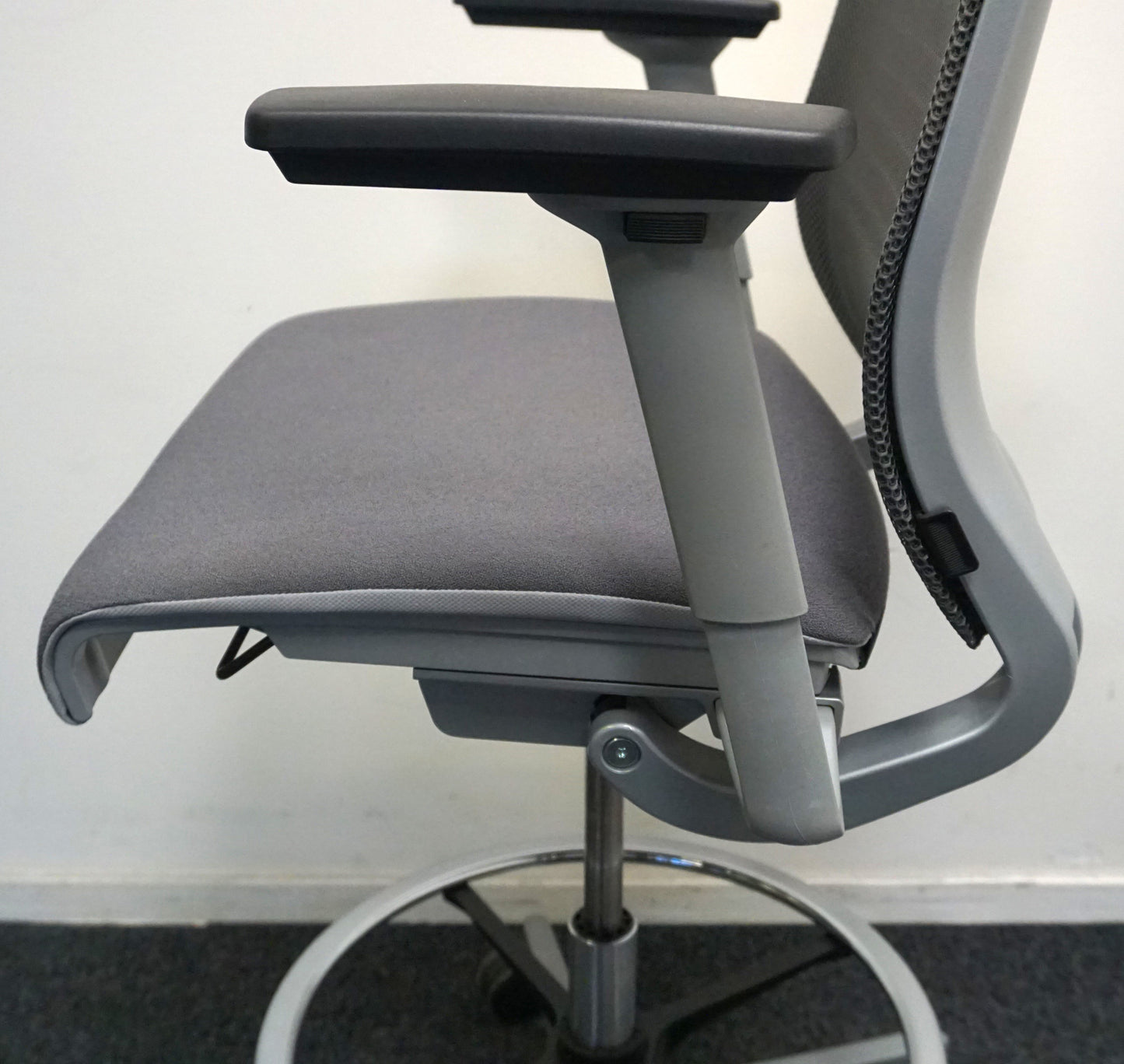 Steelcase Think V2 Baliestoel / Bureaustoel | Ergonomisch | Grijs