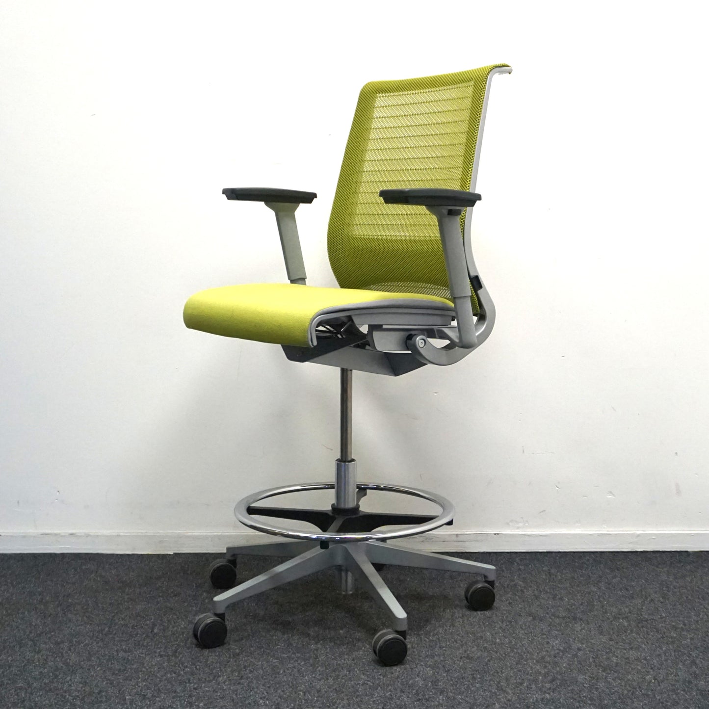 Steelcase Think V2 Baliestoel / Bureaustoel | Ergonomisch | Limegroen
