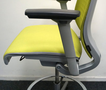 Steelcase Think V2 Baliestoel / Bureaustoel | Ergonomisch | Limegroen