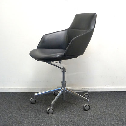 Arper Aston Design Stoel | Verrijdbaar | Zwart Leer