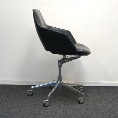 Arper Aston Design Stoel | Verrijdbaar | Zwart Leer