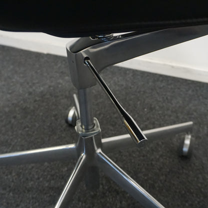 Arper Aston Design Stoel | Verrijdbaar | Zwart Leer