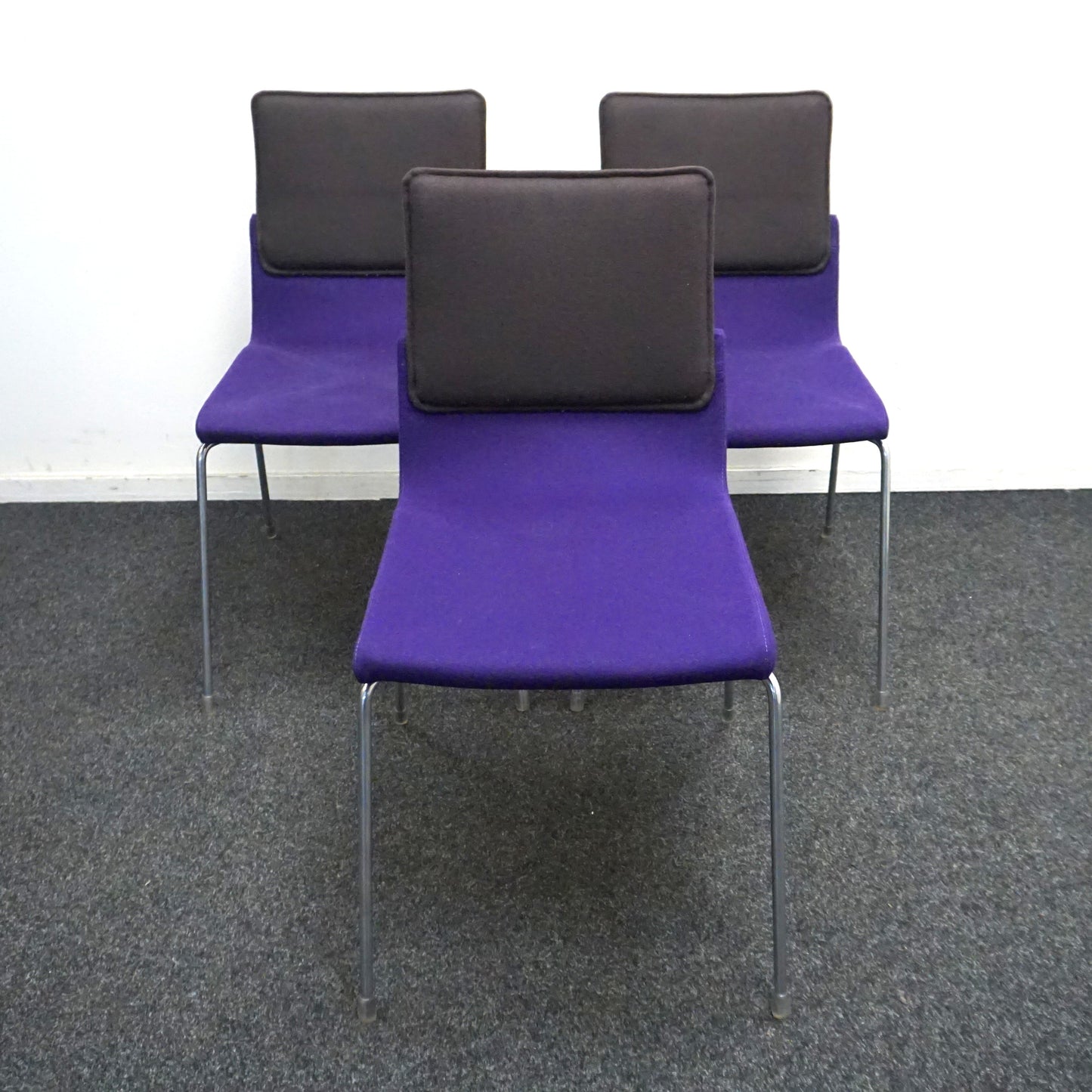 Gispen Triennial Design Stoel | Zwart / Donkerpaars