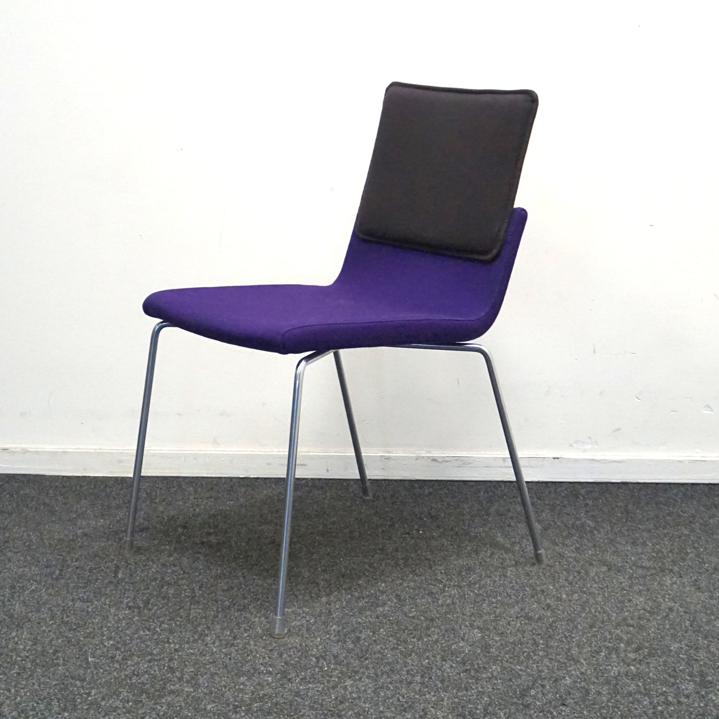 Gispen Triennial Design Stoel | Zwart / Donkerpaars