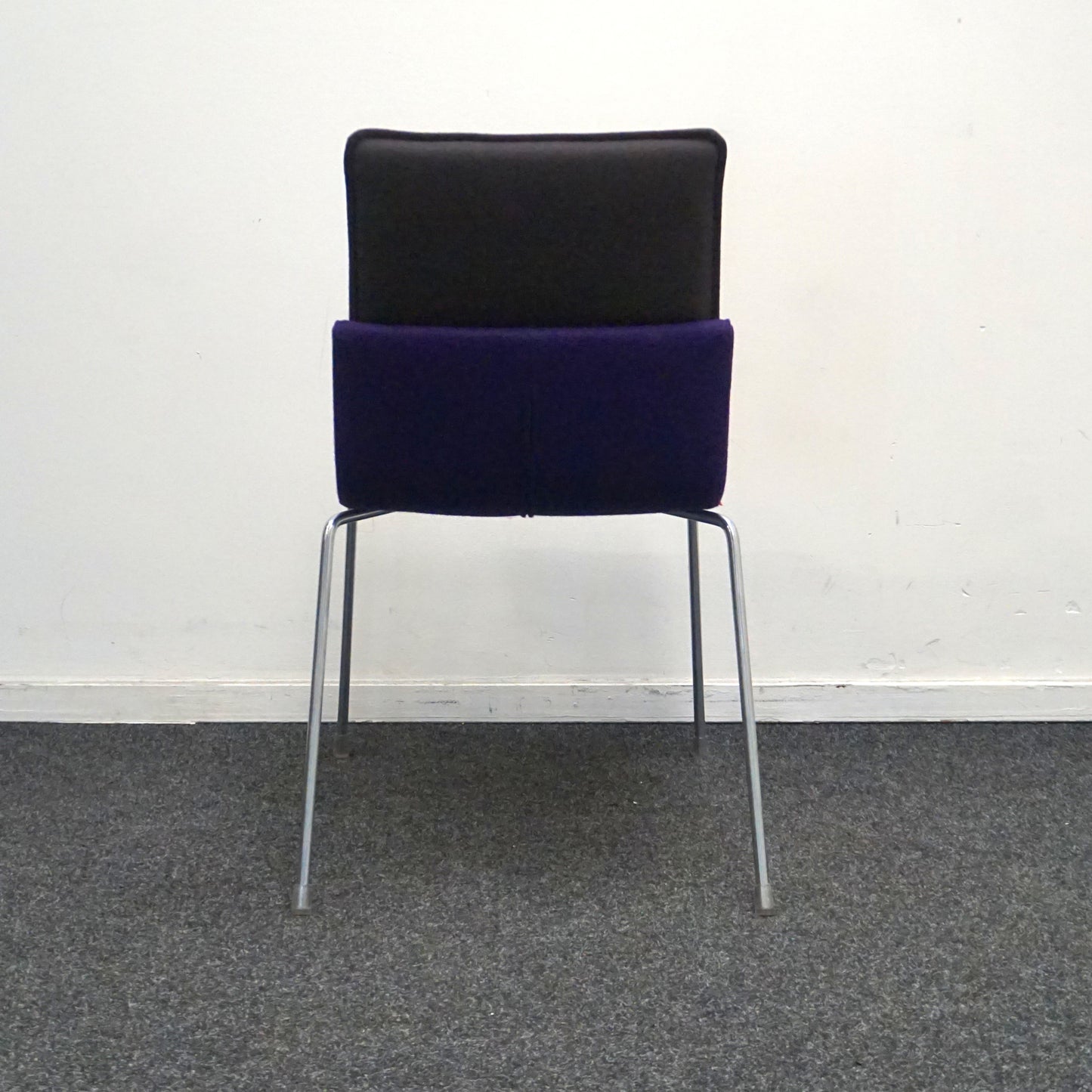 Gispen Triennial Design Stoel | Zwart / Donkerpaars