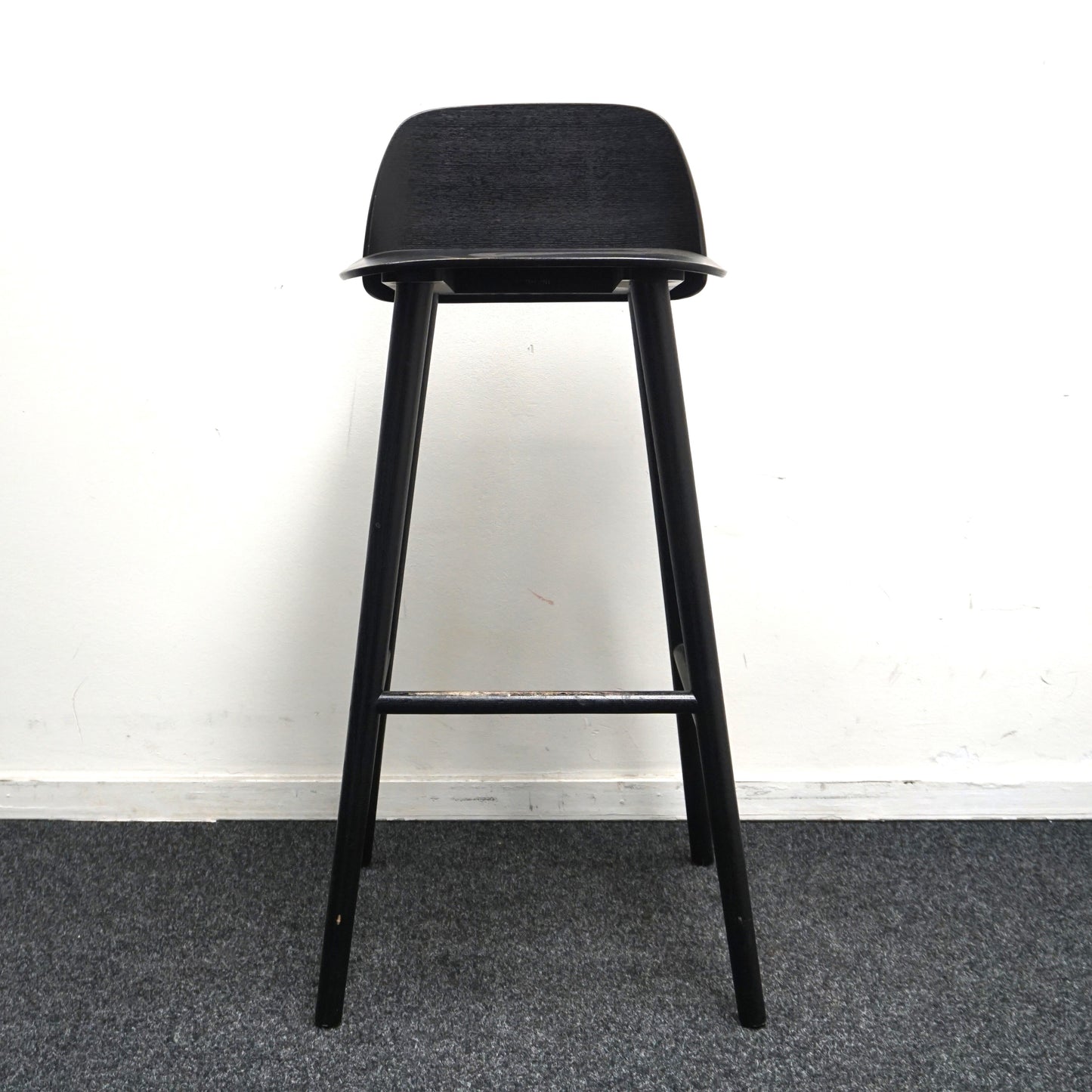 Muuto Nerd Barkruk | Zwart | Hout | Zithoogte 75 cm