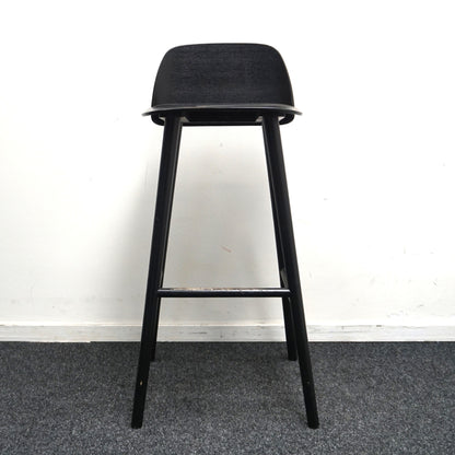Muuto Nerd Barkruk | Zwart | Hout | Zithoogte 75 cm