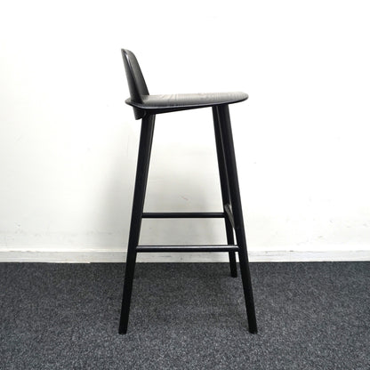 Muuto Nerd Barkruk | Zwart | Hout | Zithoogte 75 cm