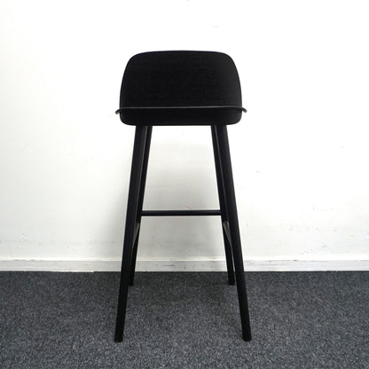 Muuto Nerd Barkruk | Zwart | Hout | Zithoogte 75 cm