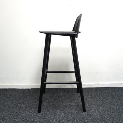 Muuto Nerd Barkruk | Zwart | Hout | Zithoogte 75 cm