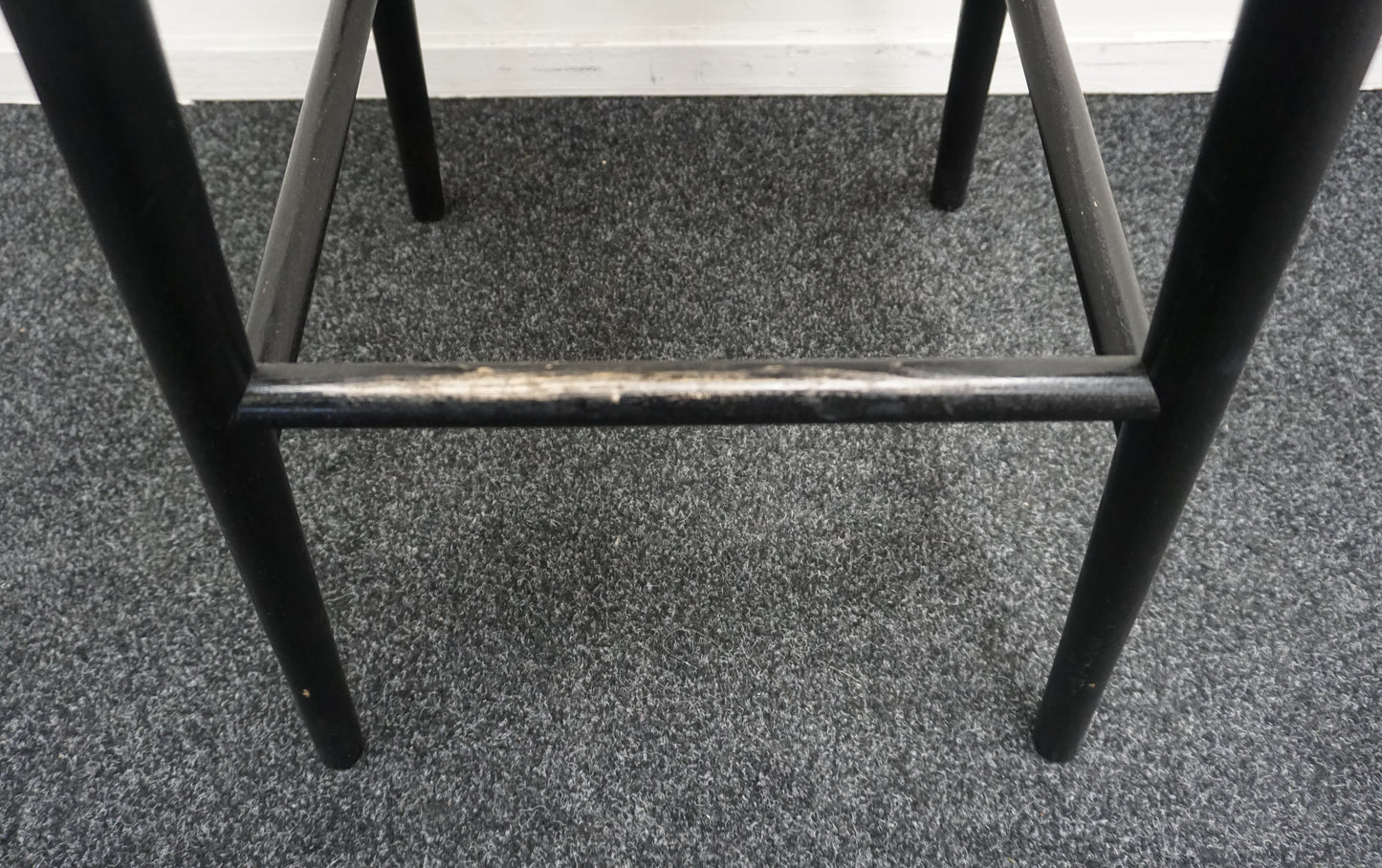 Muuto Nerd Barkruk | Zwart | Hout | Zithoogte 75 cm