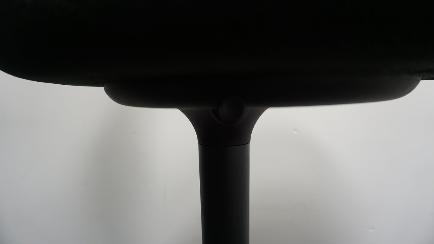 Vitra Pivot High Stool Baliestoel | Zwart
